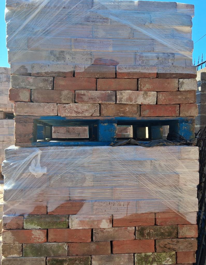 <p>Reclaimed Old Farmhouse wall Bricks Reclaimed from Ibberton</p><p>Approx 1700 in stock</p>